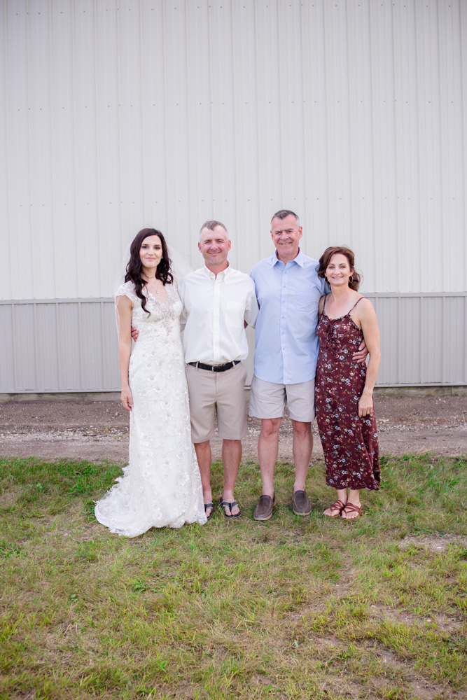 bride groom and parents