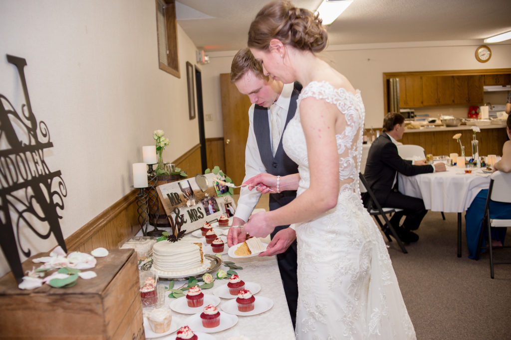 wedding, wedding details, reception details, reception set up, wedding day, kiss, cake cutting